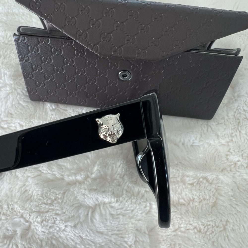 Gucci Black Sunglasses with Tiger - Picture 3 of 6